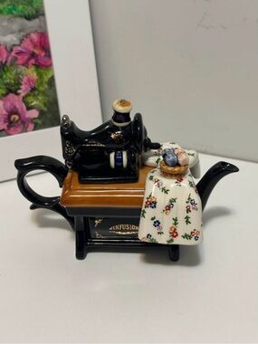 Paul Cardew Novelty Sewing Machine Ceramic Teapot in Black and White Floral